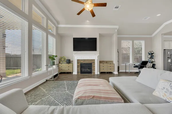 $2,550 | 24119 Kingdom Isle Lane, Katy, TX 77493