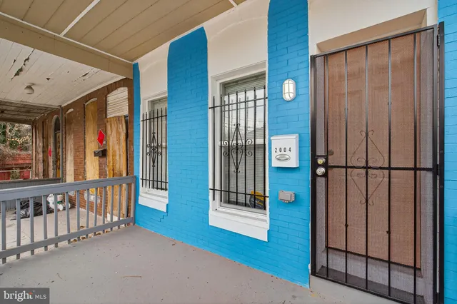 a view of entryway with a front door