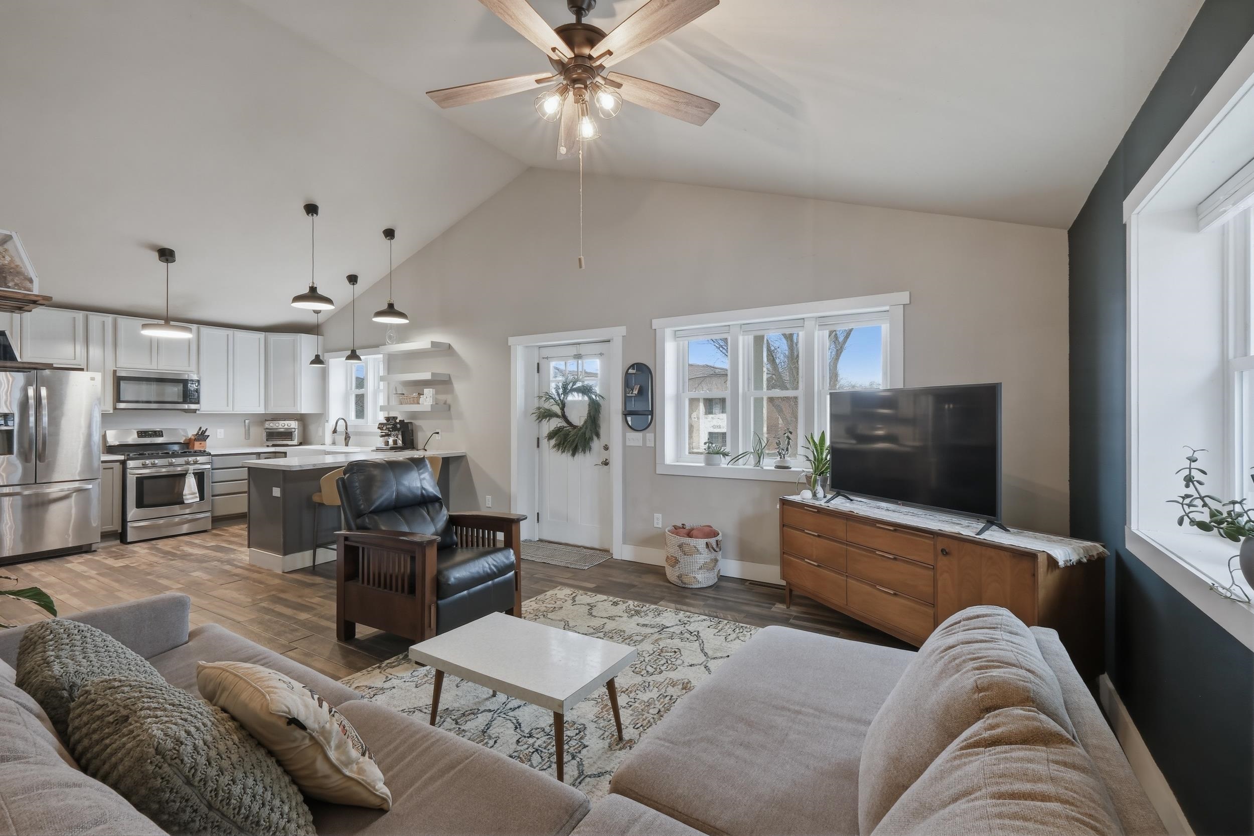 69 Hart Road Sun Prairie, WI 53590 - Photo 6 of 55