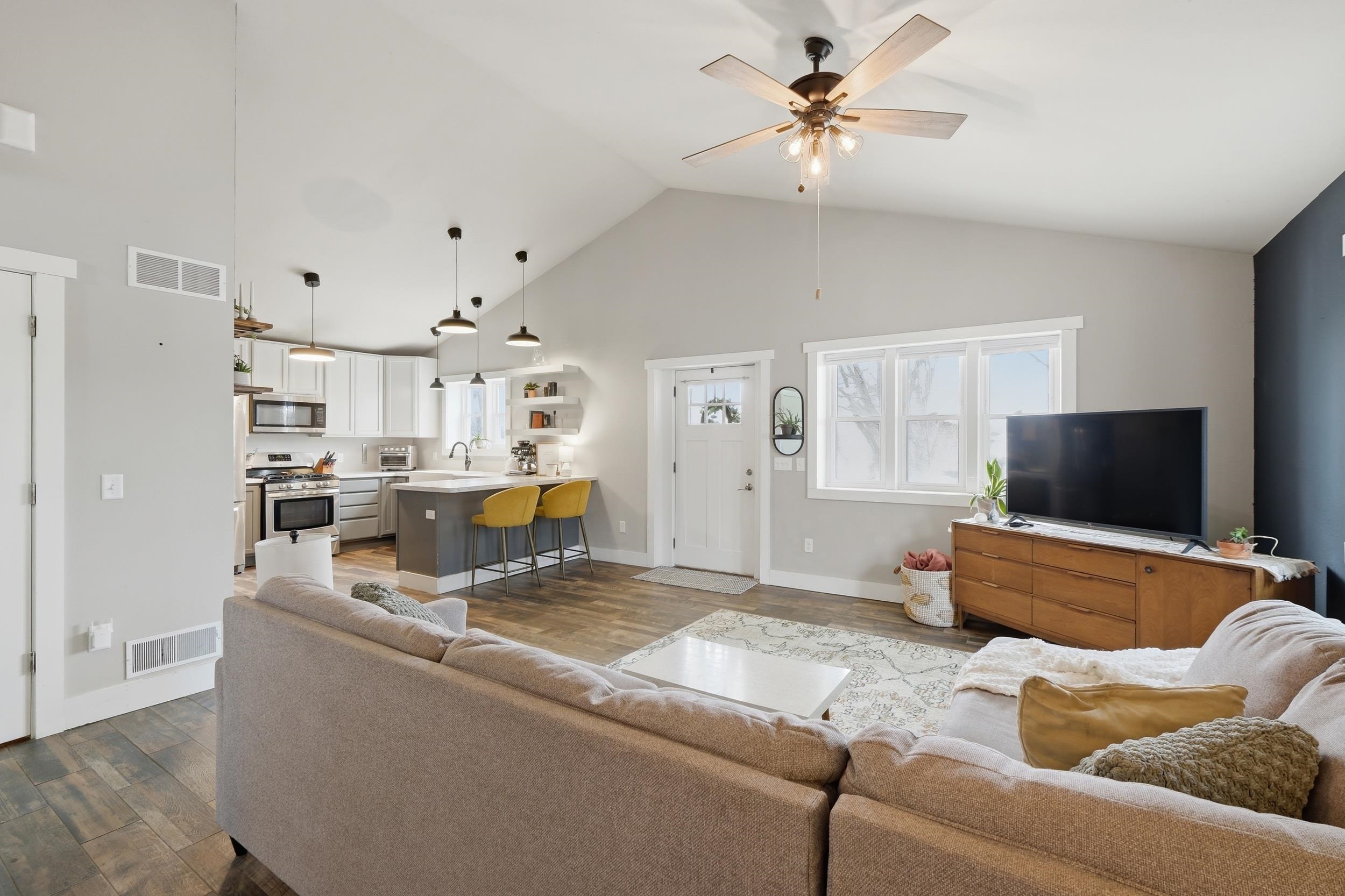 69 Hart Road Sun Prairie, WI 53590 - Photo 8 of 55