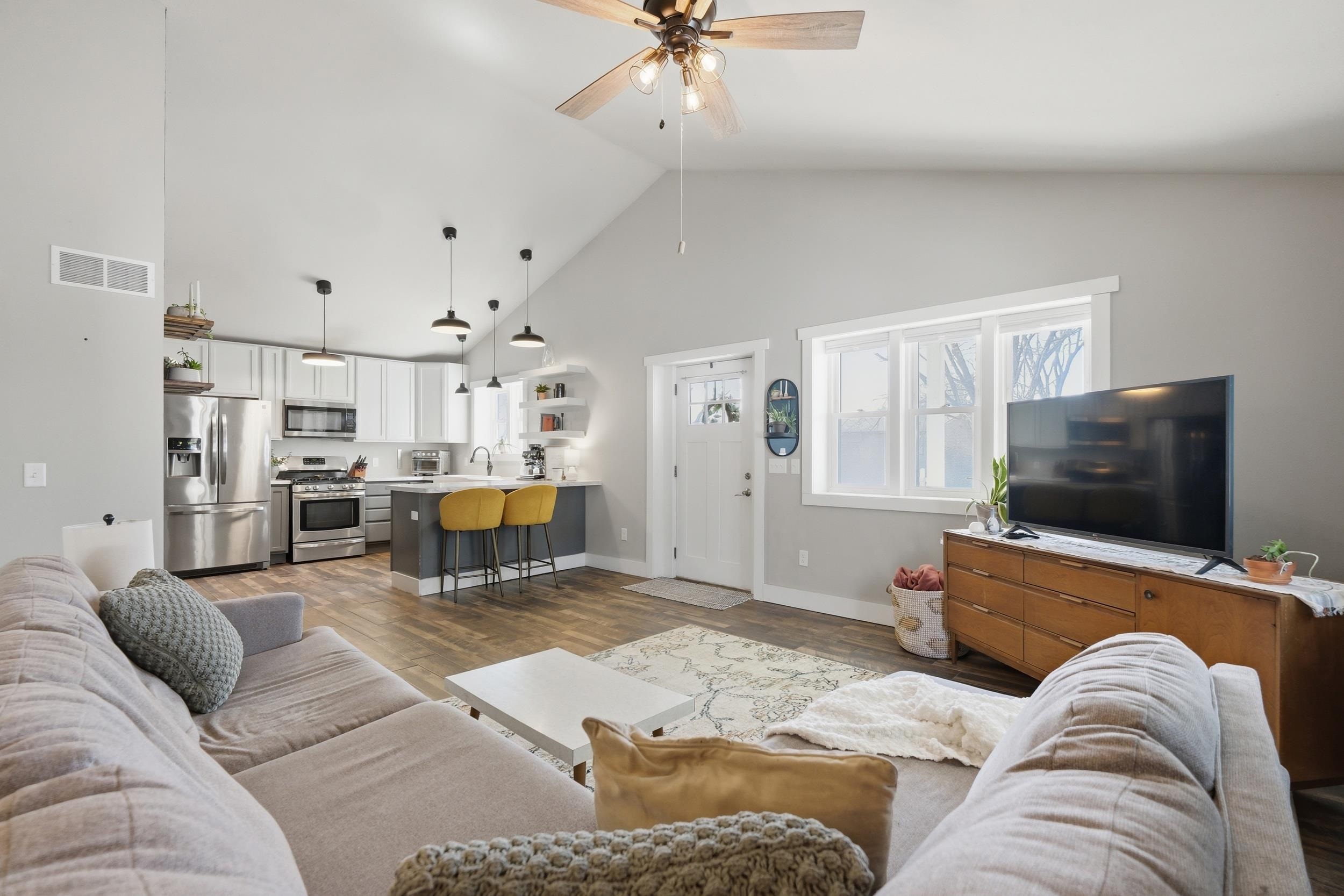 69 Hart Road Sun Prairie, WI 53590 - Photo 9 of 55