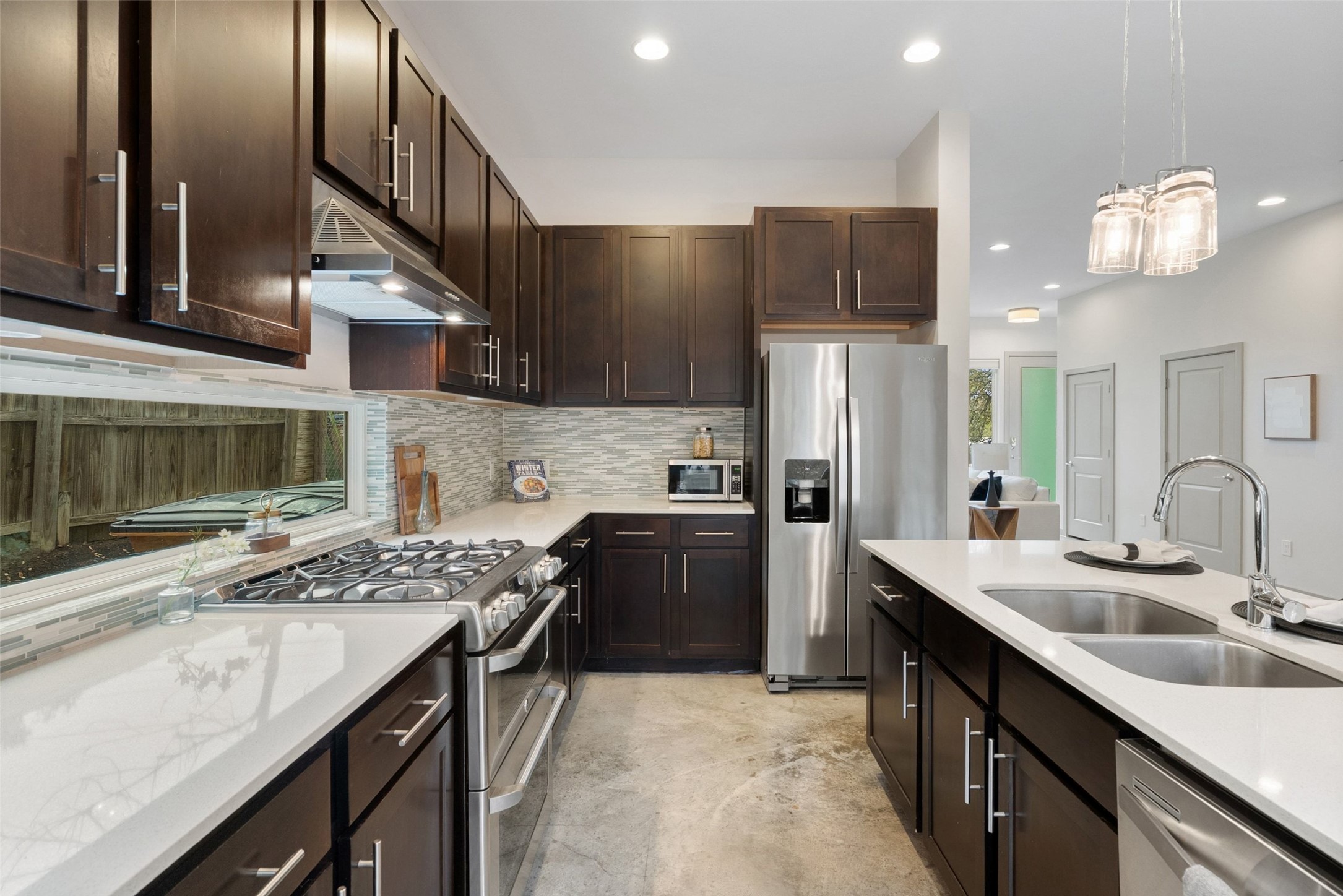 2805 Sol Wilson Avenue, Unit B Austin, TX 78702 - Photo 7 of 34