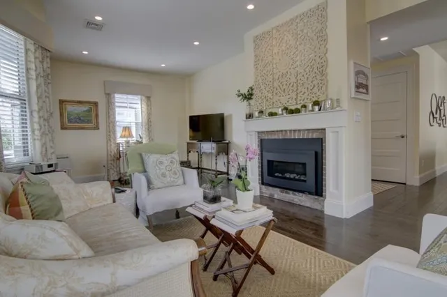 $2,800 | 26 South Angell Street, Providence, RI 02906