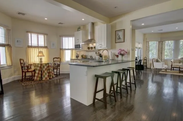 $2,800 | 26 South Angell Street, Providence, RI 02906