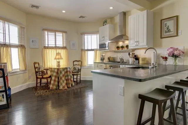 $2,800 | 26 South Angell Street, Providence, RI 02906