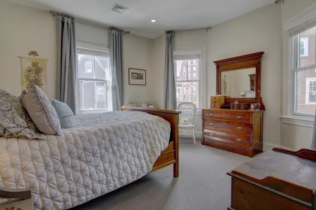 $2,800 | 26 South Angell Street, Providence, RI 02906