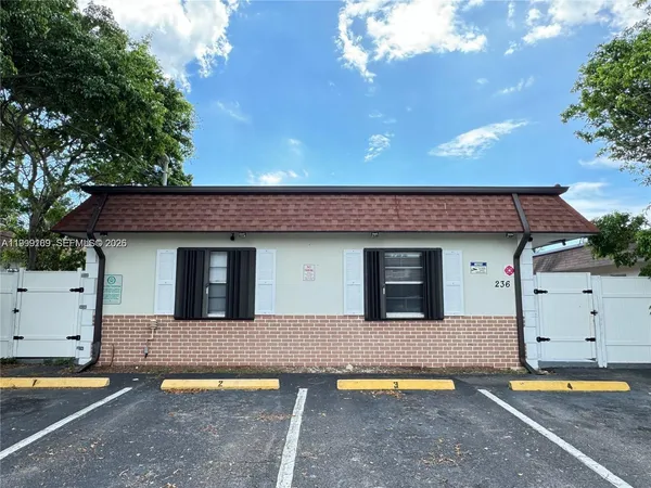 $1,700 | 236 Southeast 9th Avenue, Unit 1, Pompano Beach, FL 33060