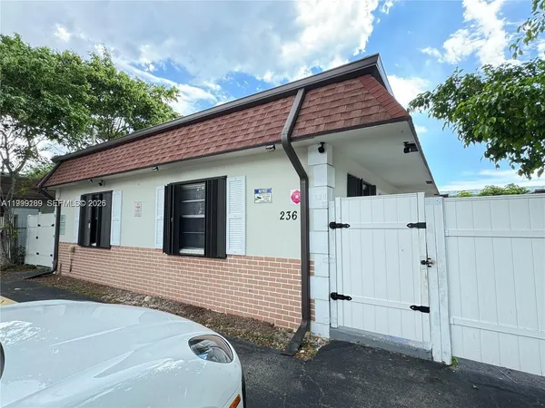 $1,700 | 236 Southeast 9th Avenue, Unit 1, Pompano Beach, FL 33060