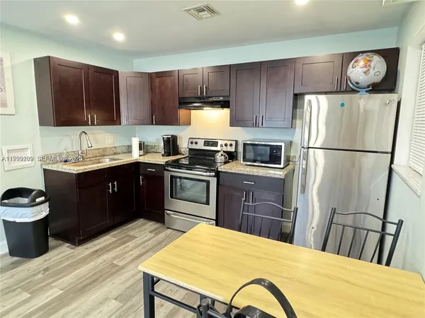 $1,700 | 236 Southeast 9th Avenue, Unit 1, Pompano Beach, FL 33060