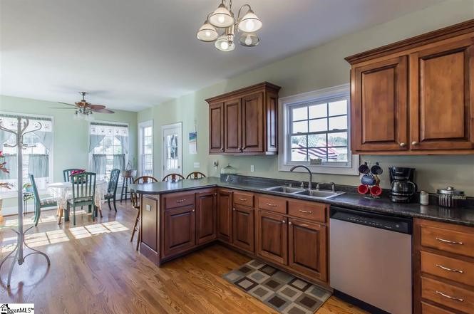 229 West Church Road Easley, SC 29642 - Photo 5 of 11
