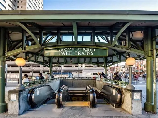 $3,350 | 319 Barrow Street, Unit 3A, Jersey City, NJ 07302