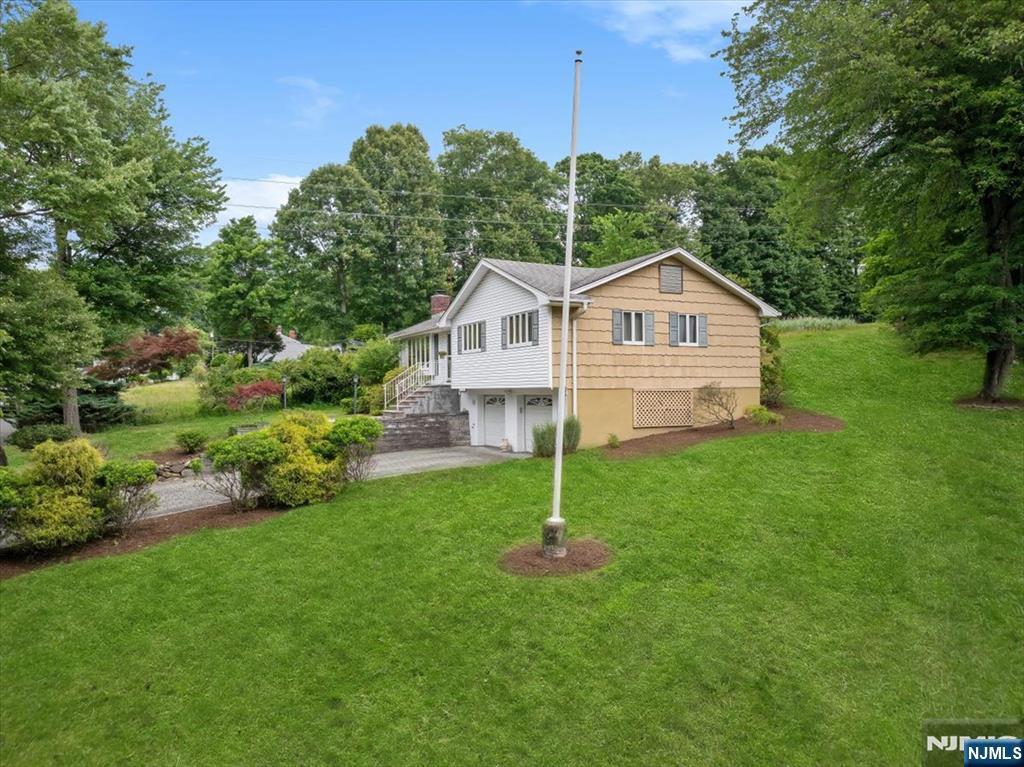 641 Antrim Road River Vale, NJ 07675 - Photo 4 of 45
