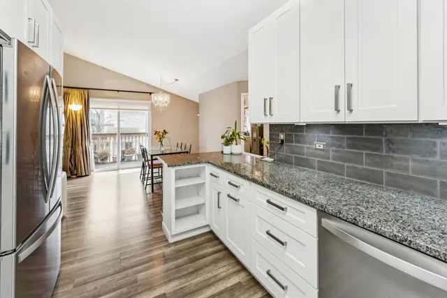 $270,000 | 159 West Hamilton Drive, Palatine, IL 60067