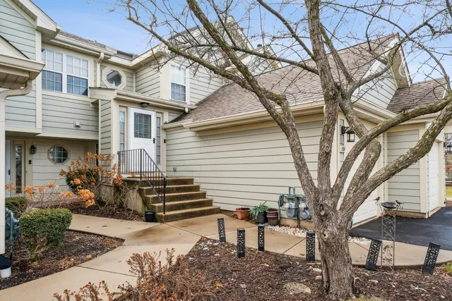 $270,000 | 159 West Hamilton Drive, Palatine, IL 60067