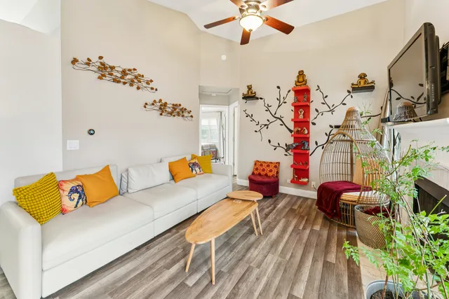 $270,000 | 159 West Hamilton Drive, Palatine, IL 60067