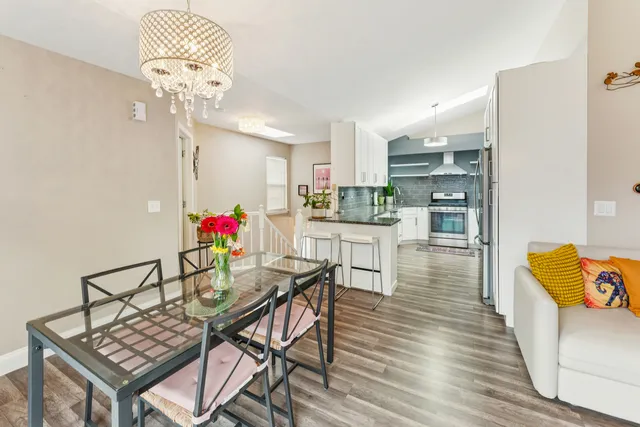 $270,000 | 159 West Hamilton Drive, Palatine, IL 60067