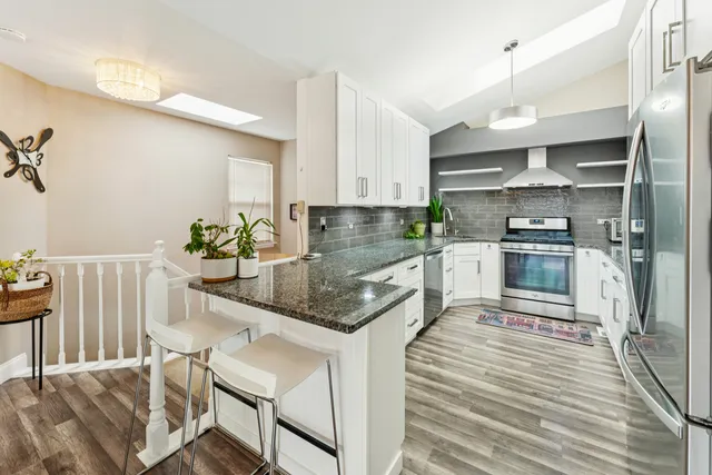 $270,000 | 159 West Hamilton Drive, Palatine, IL 60067