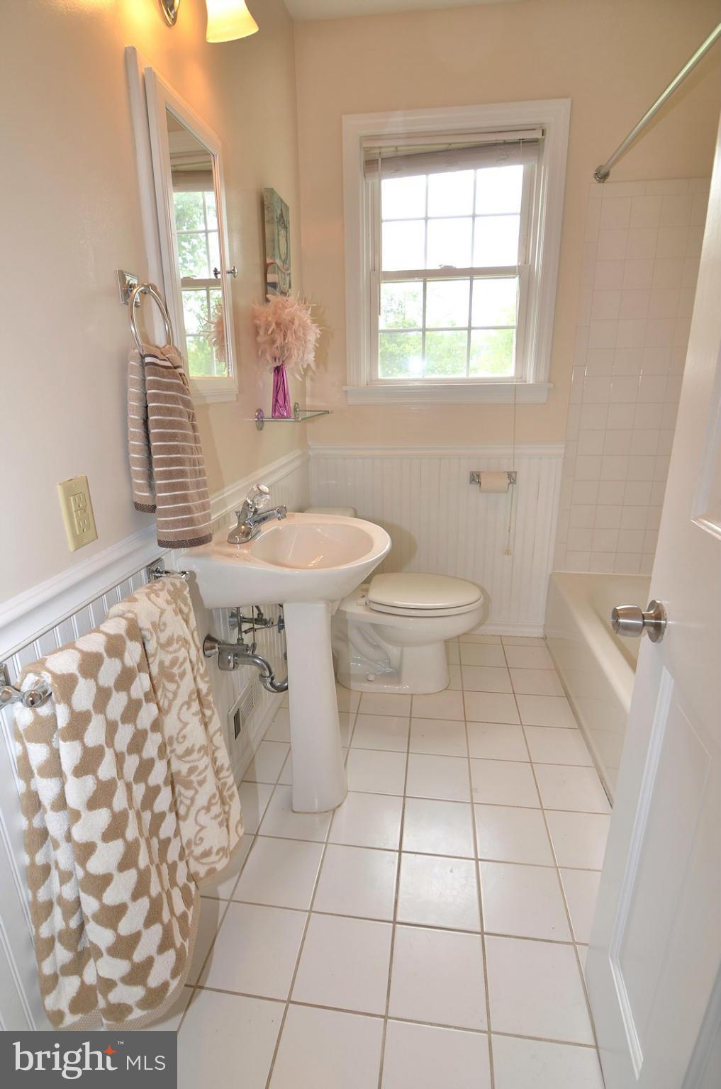 904 Locustvale Road Towson, MD 21204 - Photo 9 of 15 Main Level Full Updated Bath # 2