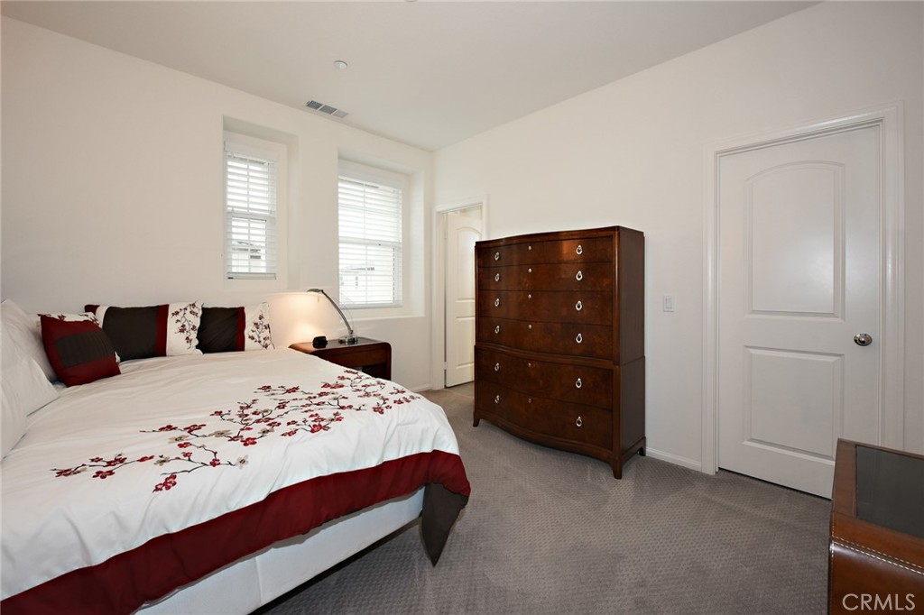 443 Stratus Lane, Unit 4 Simi Valley, CA 93065 - Photo 24 of 32 a bedroom with a bed and a closet