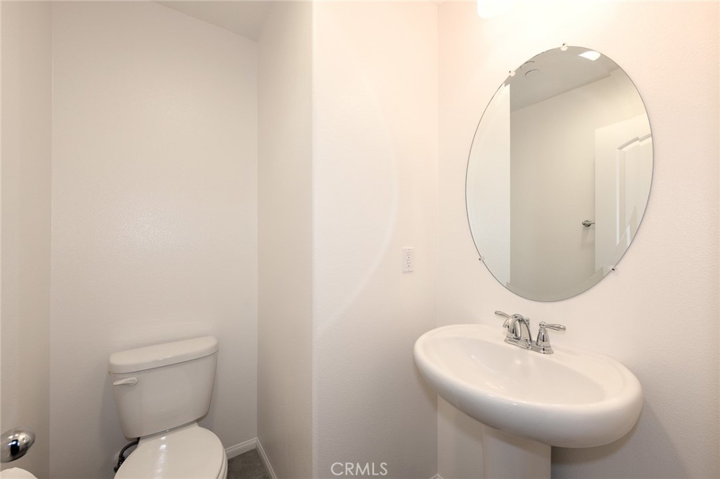 443 Stratus Lane, Unit 4 Simi Valley, CA 93065 - Photo 28 of 32 a bathroom with a toilet sink and mirror