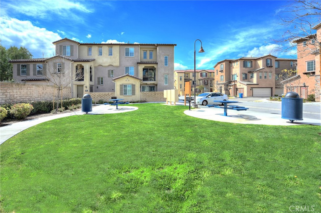 443 Stratus Lane, Unit 4 Simi Valley, CA 93065 - Photo 32 of 32 a view of a patio with a table and chairs