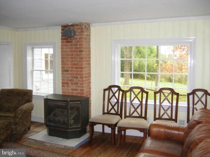 3204 Gapland Road Rohrersville, MD 21779 - Photo 16 of 27 Living Room