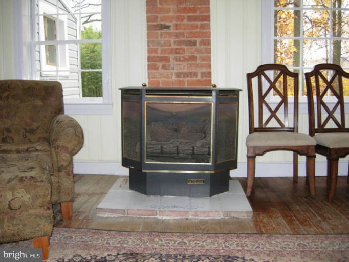 3204 Gapland Road Rohrersville, MD 21779 - Photo 23 of 27 Living Room