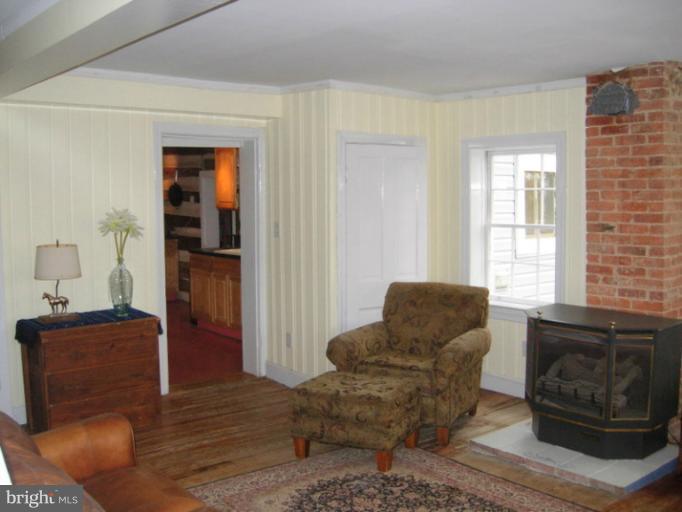 3204 Gapland Road Rohrersville, MD 21779 - Photo 6 of 27 Living Room