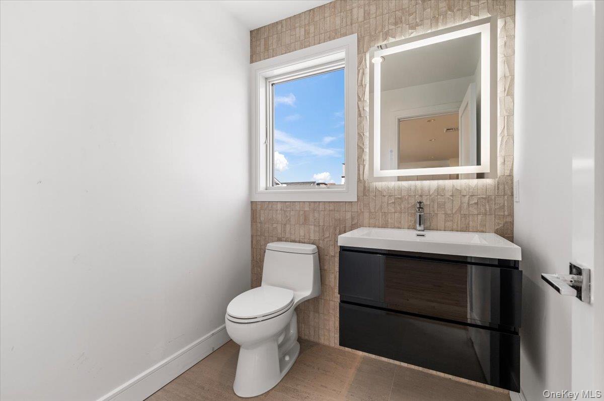 56 Oregon Street Long Beach, NY 11561 - Photo 24 of 33