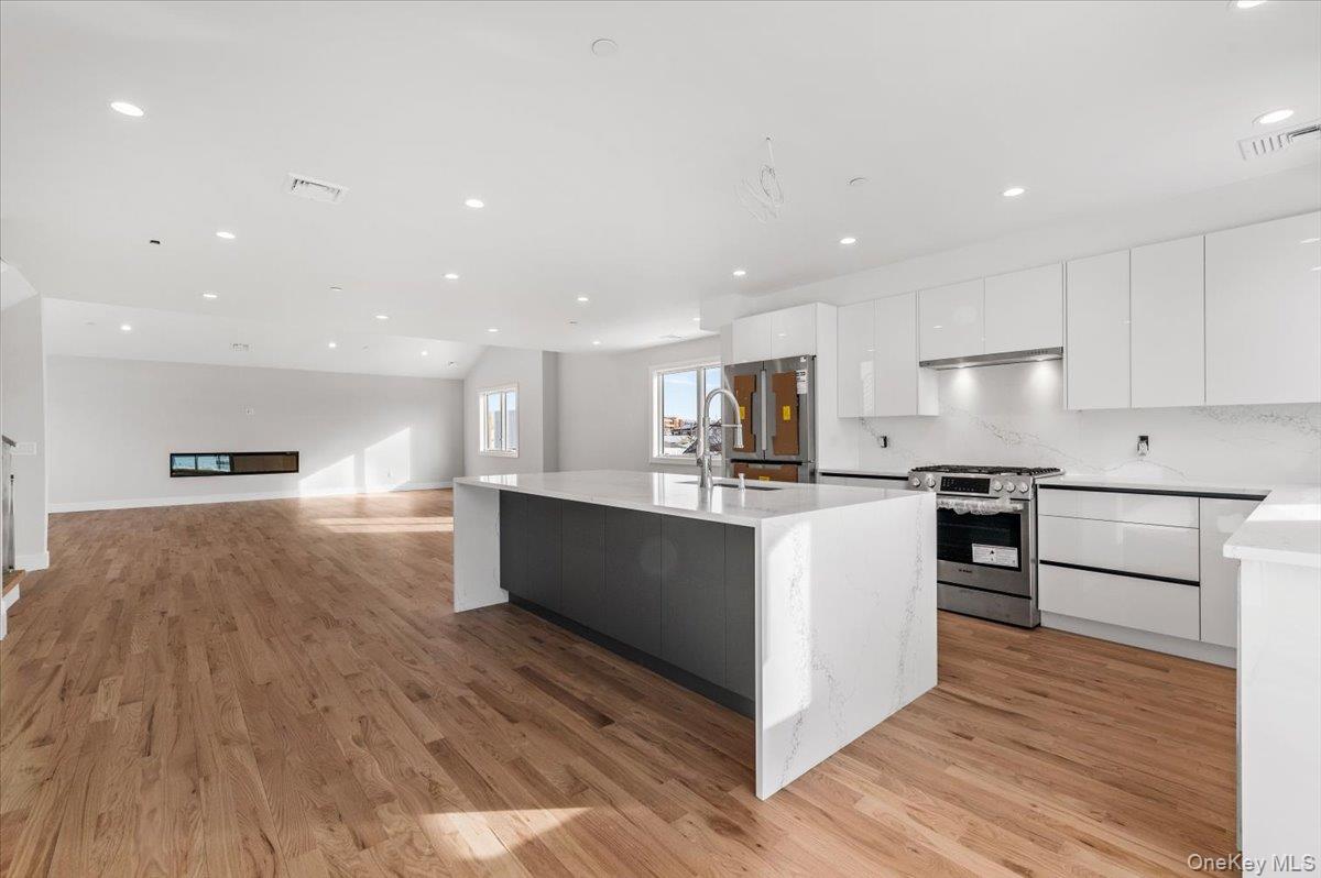 56 Oregon Street Long Beach, NY 11561 - Photo 6 of 33