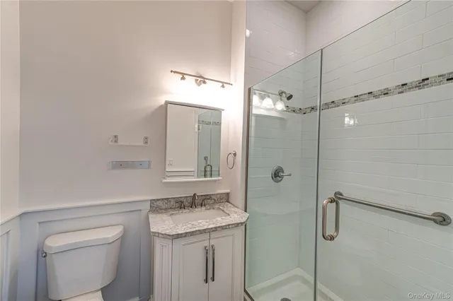 $4,200 | 50 Stewart Avenue, Unit 2F, Huntington, NY 11743