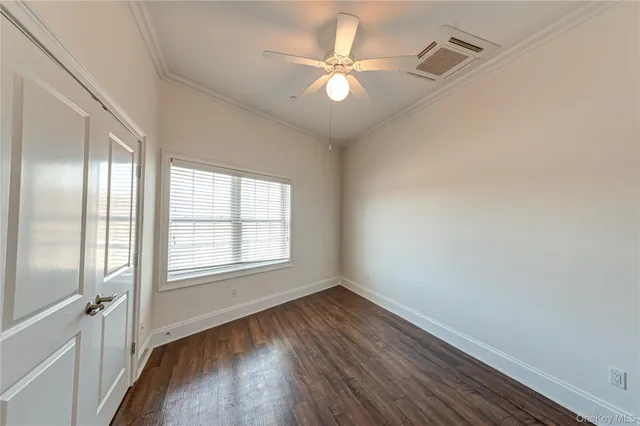 $4,200 | 50 Stewart Avenue, Unit 2F, Huntington, NY 11743