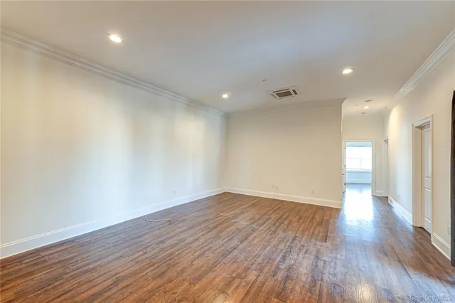 $4,200 | 50 Stewart Avenue, Unit 2F, Huntington, NY 11743