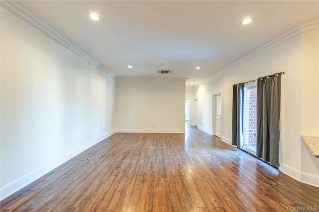 $4,200 | 50 Stewart Avenue, Unit 2F, Huntington, NY 11743