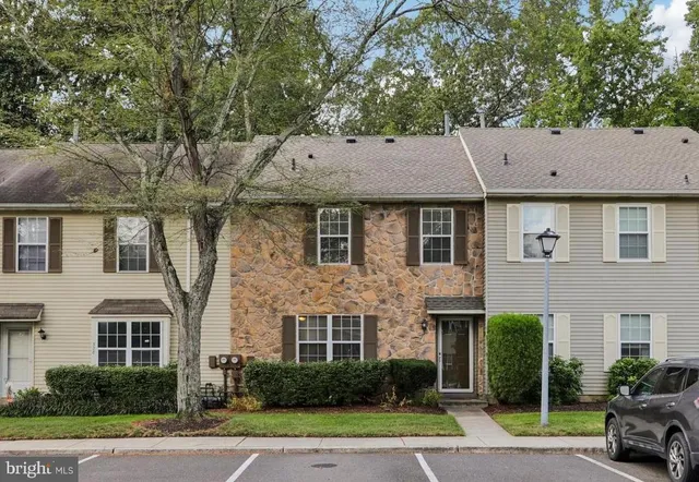 $2,800 | 329 Gwynedd Court, Mount Laurel, NJ 08054