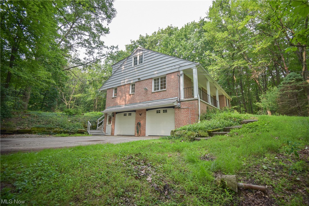 7551 West Pleasant Valley Road Cleveland, OH 44129 - Photo 2 of 35