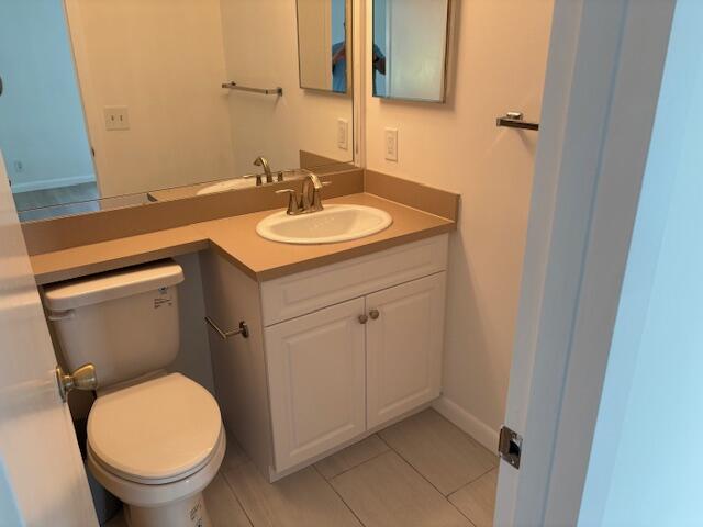 96 Mansfield D, Unit 96 Boca Raton, FL 33434 - Photo 10 of 12 Half Bathroom