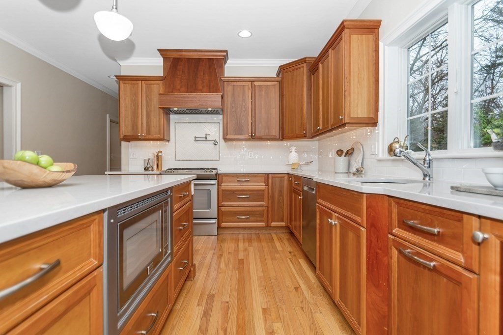 100 Van Norden Road Reading, MA 01867 - Photo 9 of 36 Gallery Image 9