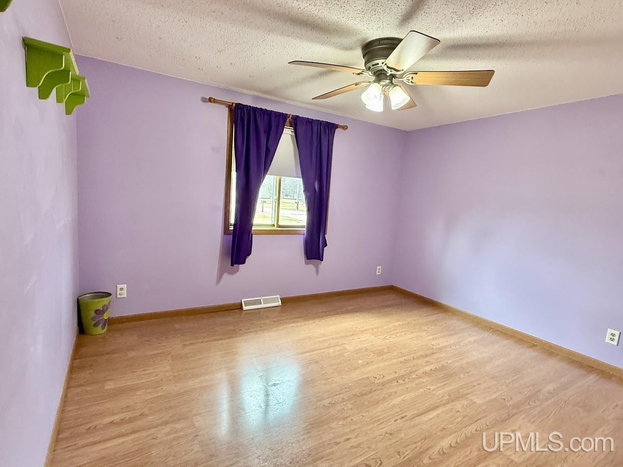 6820 Charles Place Escanaba, MI 49829 - Photo 11 of 27