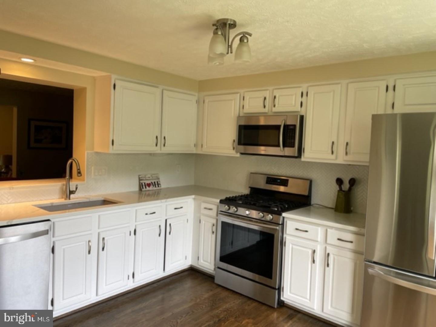 1529 Autumn Ridge Circle Reston, VA 20194 - Photo 3 of 31