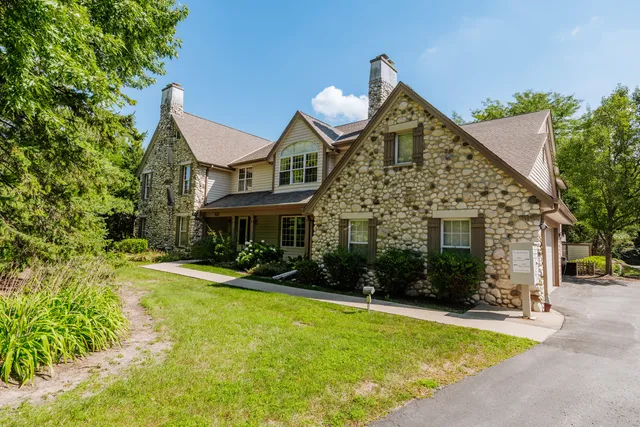 $415,000 | 820 Pilgrim Parkway, Unit C, Elm Grove, WI 53122