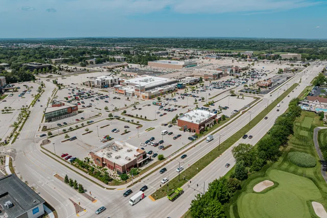 $415,000 | 820 Pilgrim Parkway, Unit C, Elm Grove, WI 53122