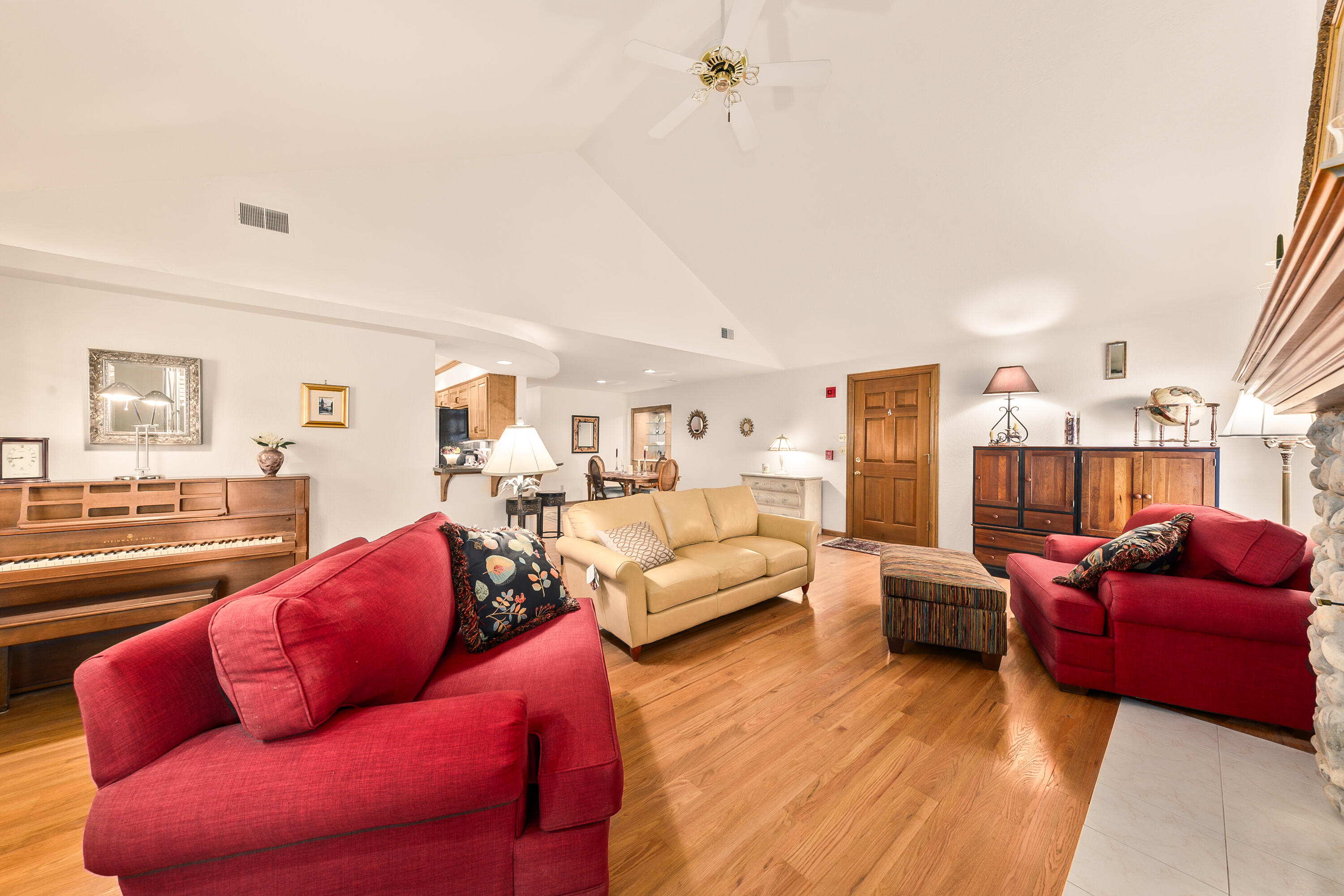 820 Pilgrim Parkway, Unit C Elm Grove, WI 53122 - Photo 5 of 35 Living Room