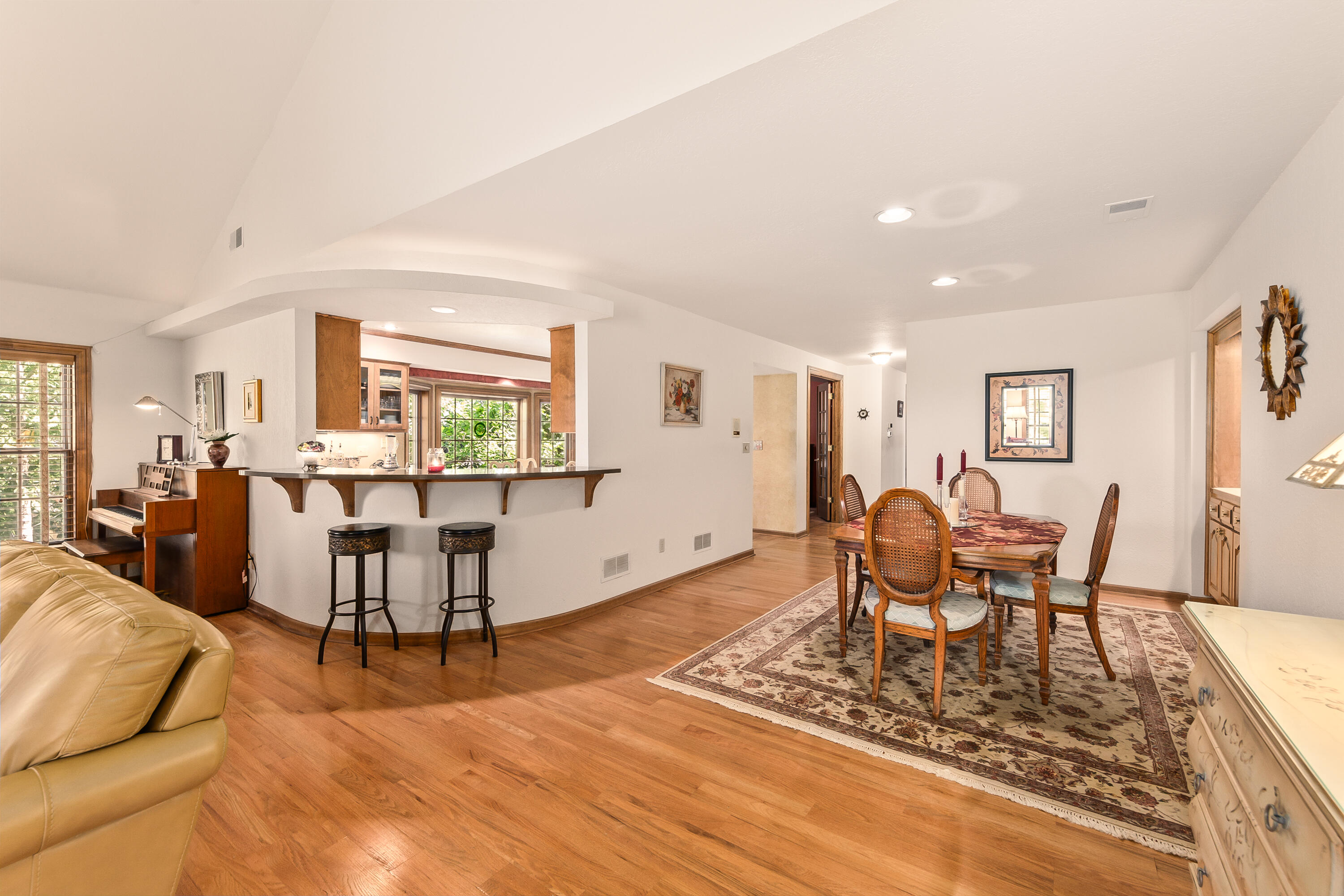 820 Pilgrim Parkway, Unit C Elm Grove, WI 53122 - Photo 6 of 35 Dining Room/Breakfast Bar