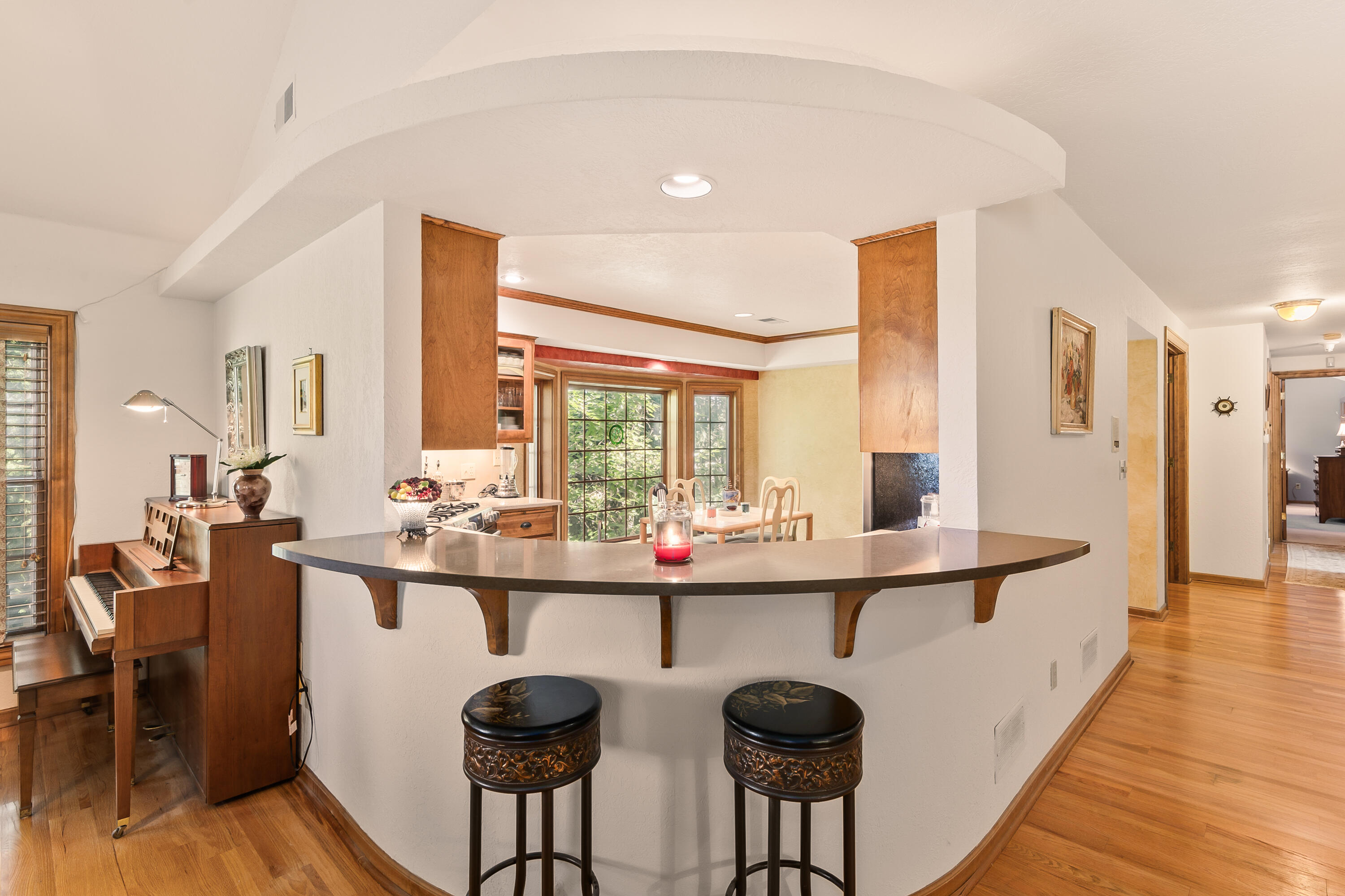 820 Pilgrim Parkway, Unit C Elm Grove, WI 53122 - Photo 7 of 35 Breakfast Bar