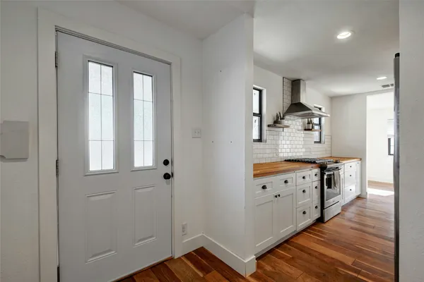 $2,100 | 6803 Santos Street, Austin, TX 78741