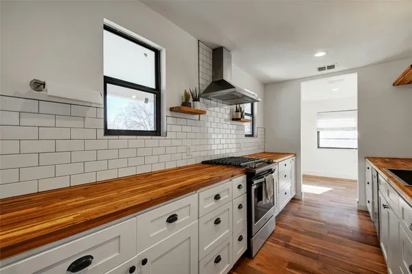 $2,100 | 6803 Santos Street, Austin, TX 78741