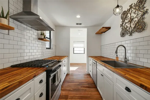 $2,100 | 6803 Santos Street, Austin, TX 78741