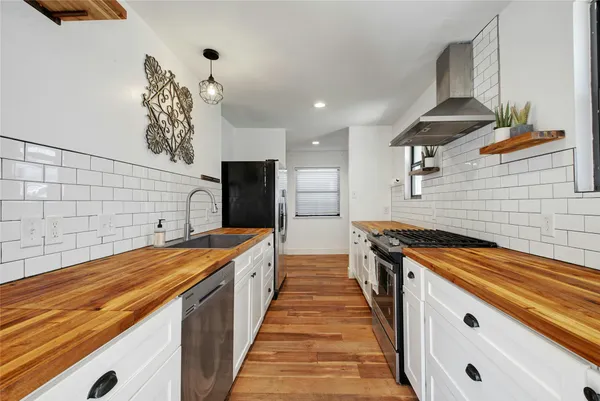 $2,100 | 6803 Santos Street, Austin, TX 78741