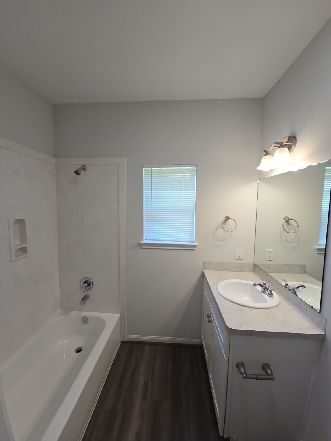 9509 Madera Road, Unit A Houston, TX 77078 - Photo 23 of 29 a bathroom with a tub a sink and mirror